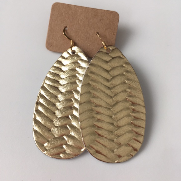 Jewelry - 🛍 NWOT Metallic Leather Earrings